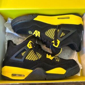 AIR JORDAN 4 RETRO (GS) Size 6Y